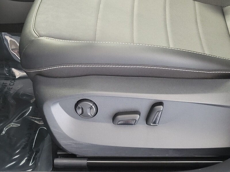 2023 Volkswagen Taos SE photo 8