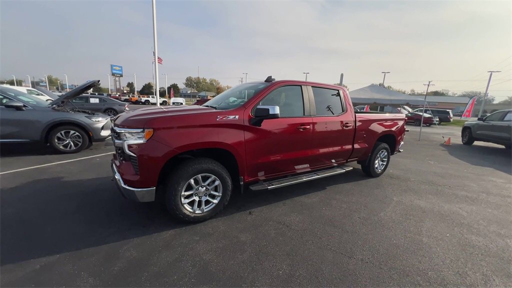 2022 Chevrolet Silverado 1500 LT photo 4