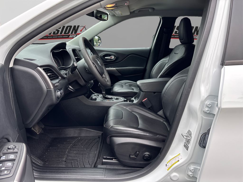 2022 Jeep Cherokee Latitude Lux photo 6