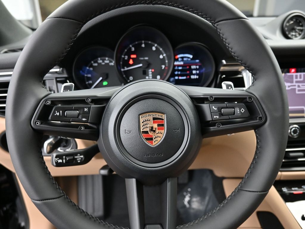 2026 Porsche Macan T photo 23