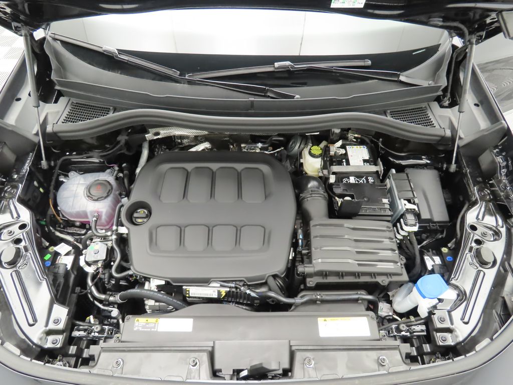 2025 Volkswagen Tiguan SE photo 28