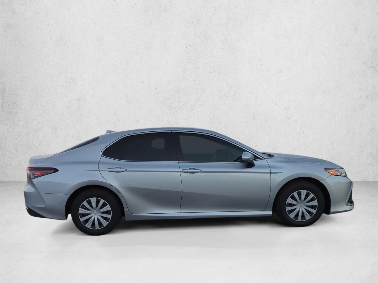 2022 Toyota Camry Hybrid LE photo 4