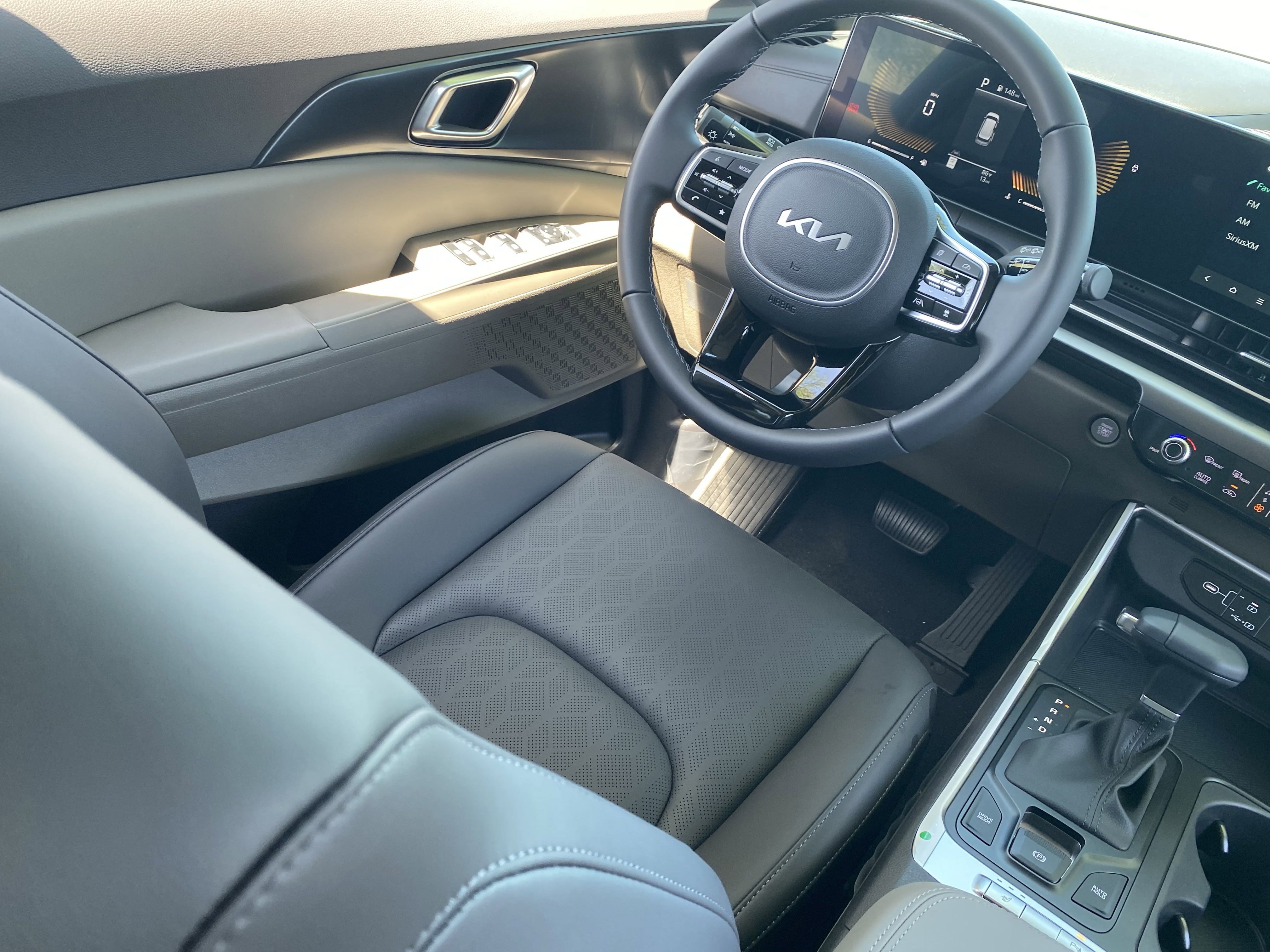 2026 Kia Carnival LXS photo 4
