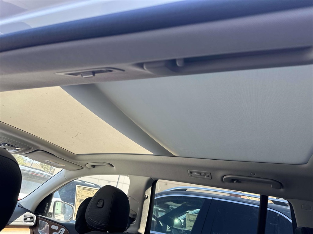 2026 Mercedes Benz GLS 450 4MATIC photo 8