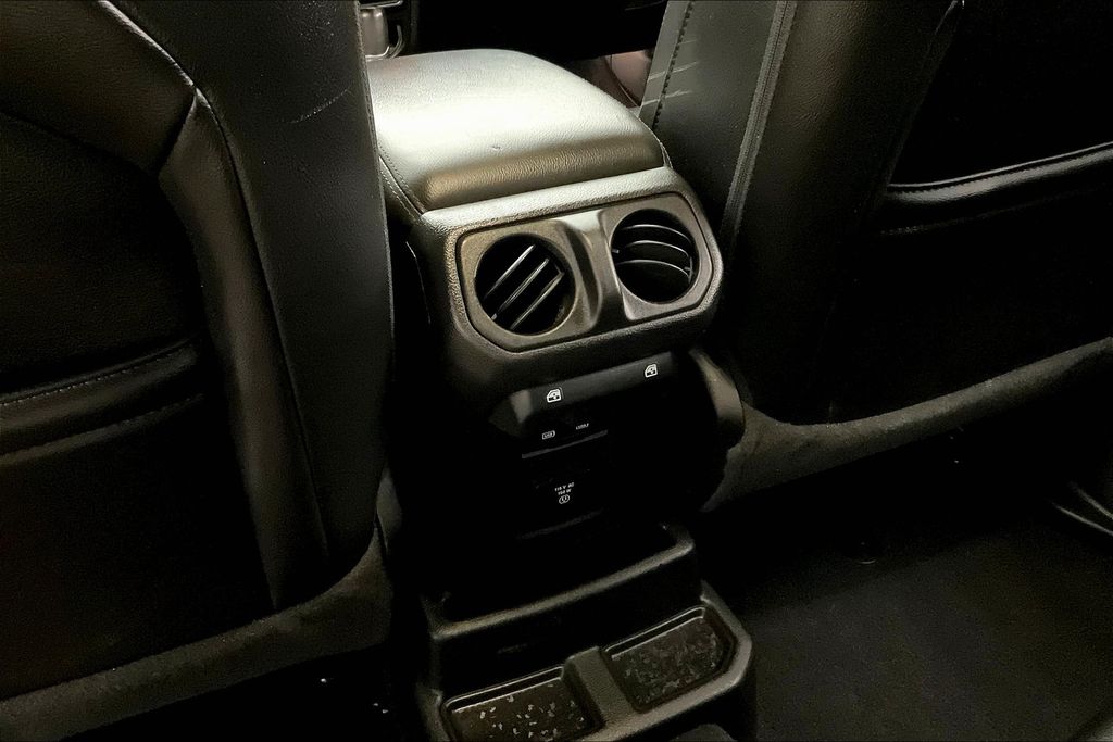 2021 Jeep Wrangler Unlimited Sahara Altitude photo 33