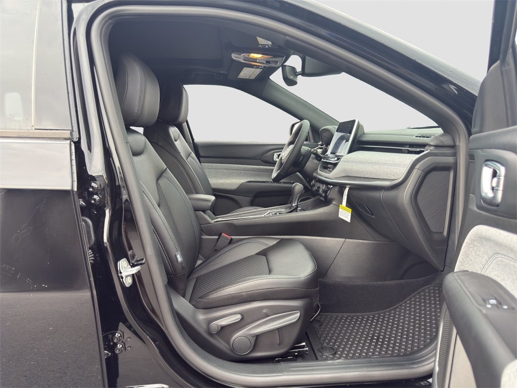 2025 Jeep Compass Latitude photo 17