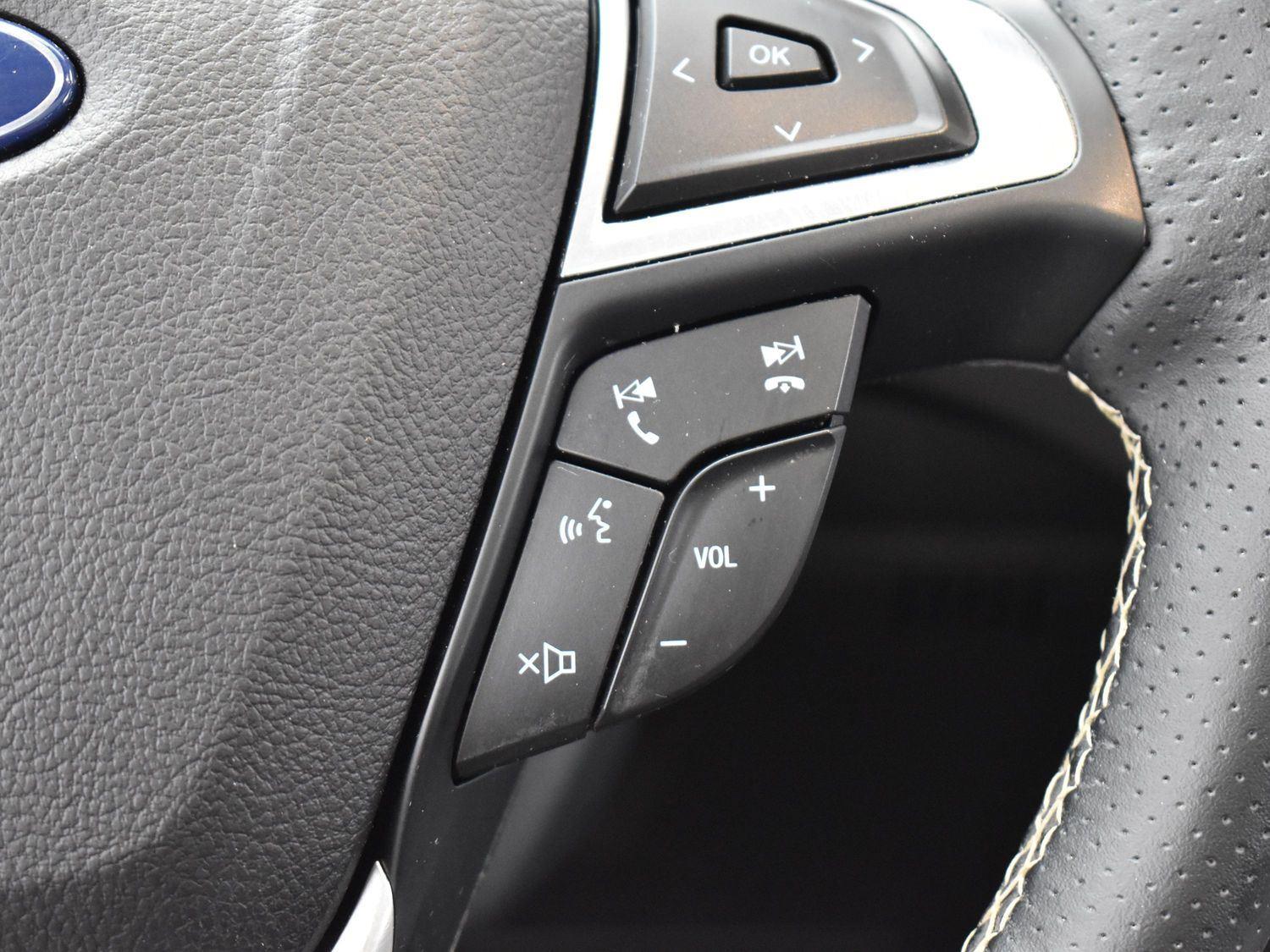 2022 Ford Edge ST photo 19