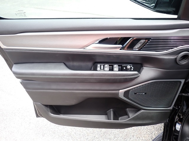2025 Jeep Wagoneer Series II Overland photo 10