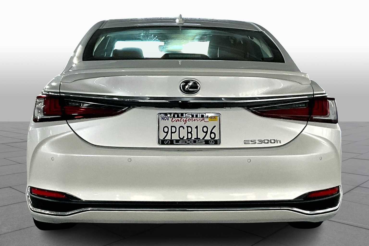 2025 Lexus ES Premium photo 4