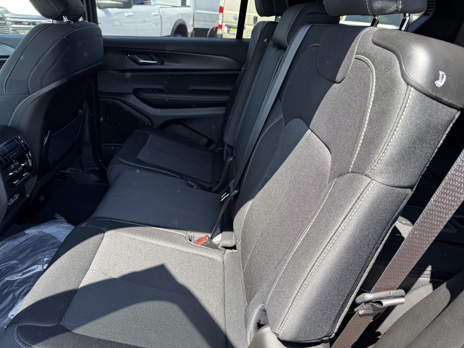 2025 Jeep Grand Cherokee Laredo photo 10