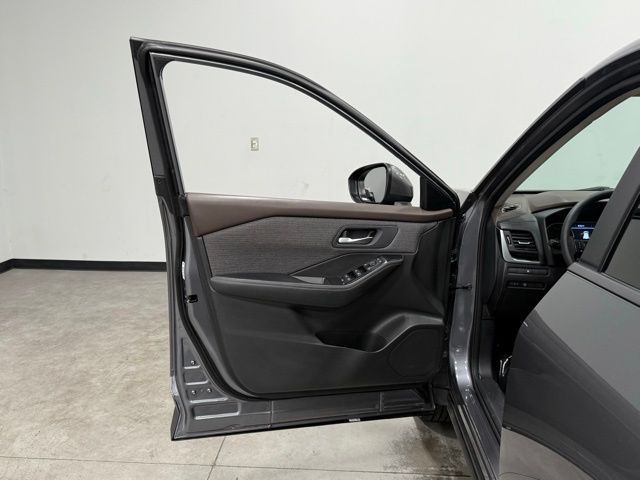 2023 Nissan Rogue SV photo 8