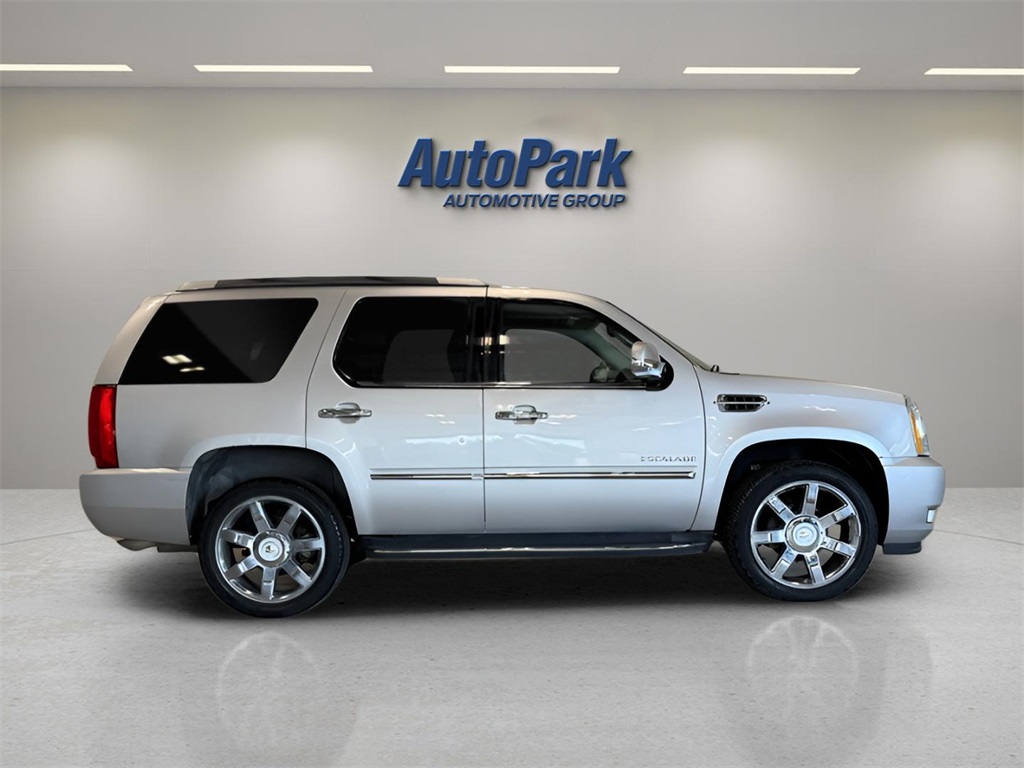 2011 Cadillac Escalade Base photo 8