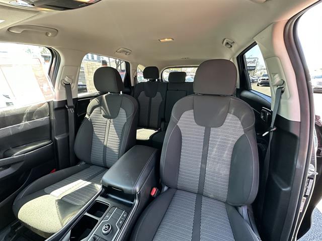2022 Kia Sorento LX photo 6