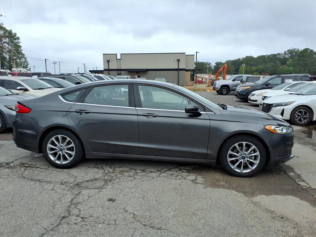 2017 Ford Fusion SE photo 4