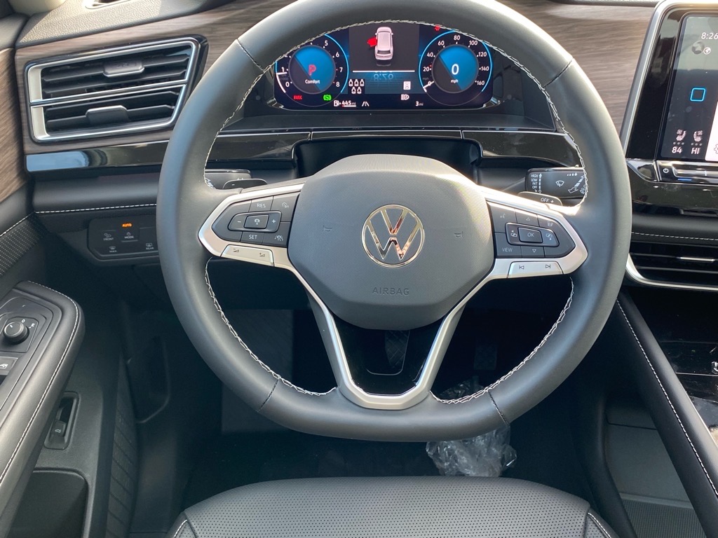 2025 Volkswagen Atlas SEL photo 4