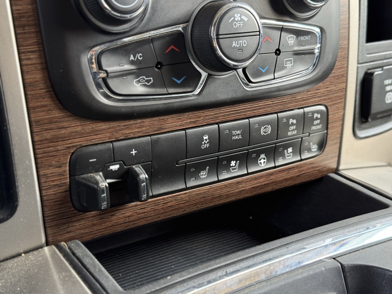 2018 Ram 2500 Laramie photo 21