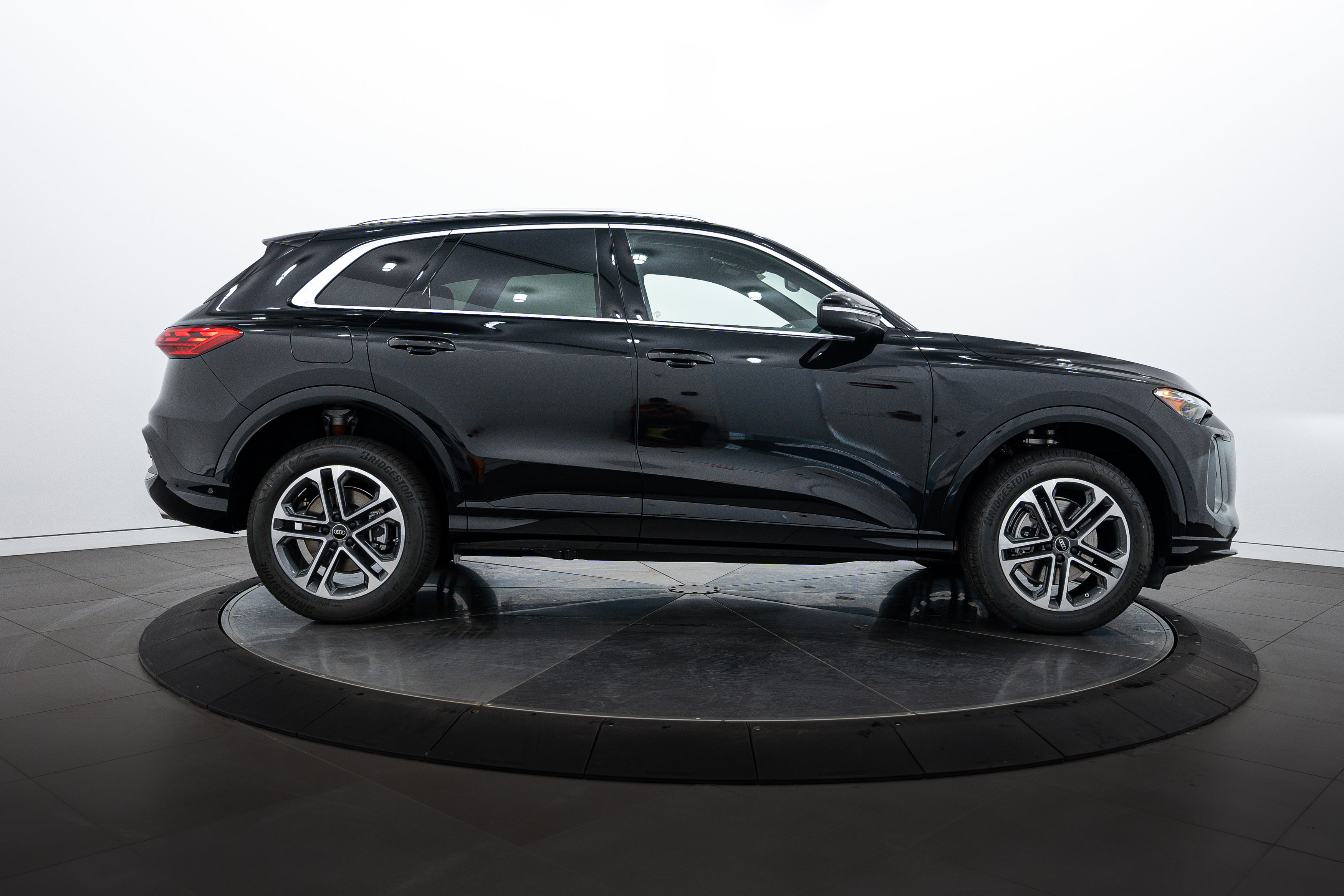 2025 Audi Q5 Premium photo 3