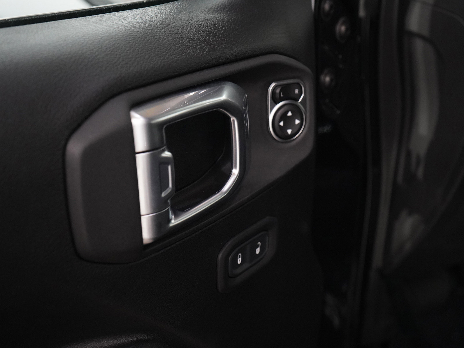 2023 Jeep Wrangler Rubicon photo 17