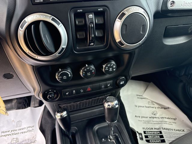 2017 Jeep Wrangler Unlimited Rubicon photo 8