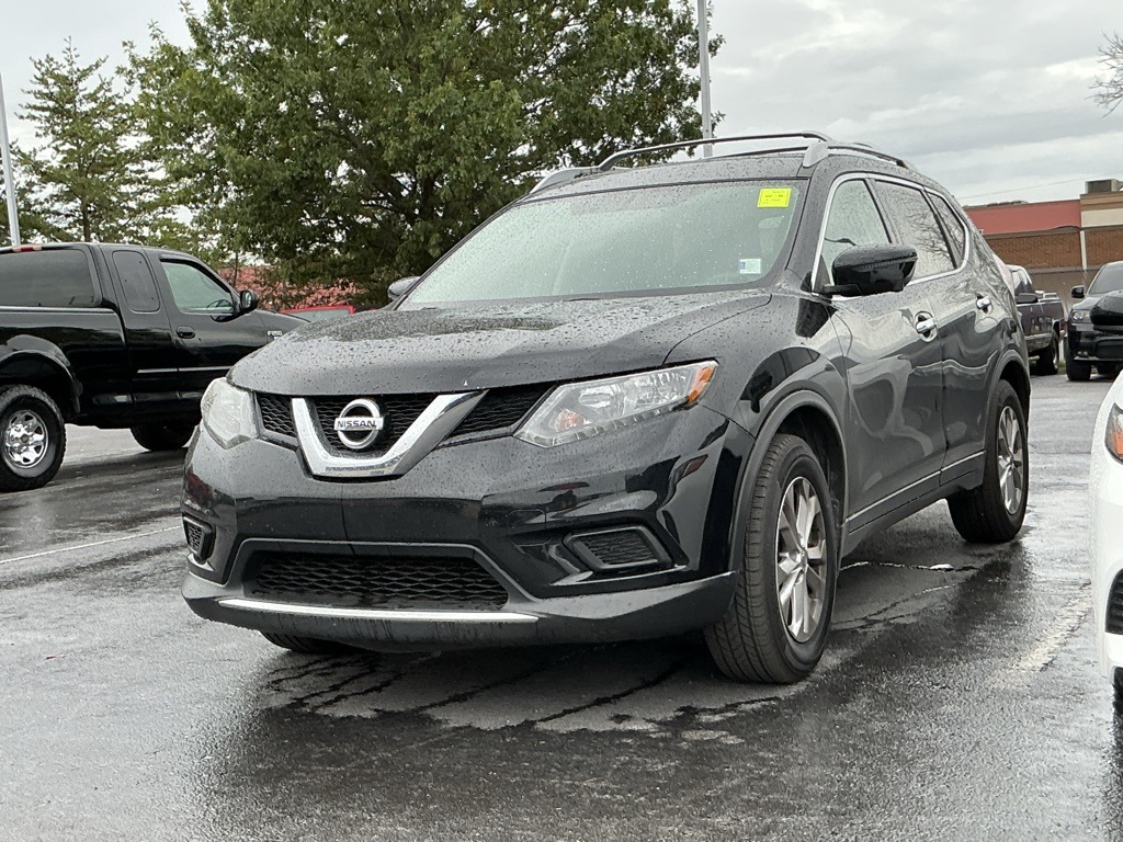 2016 Nissan Rogue SV photo 2