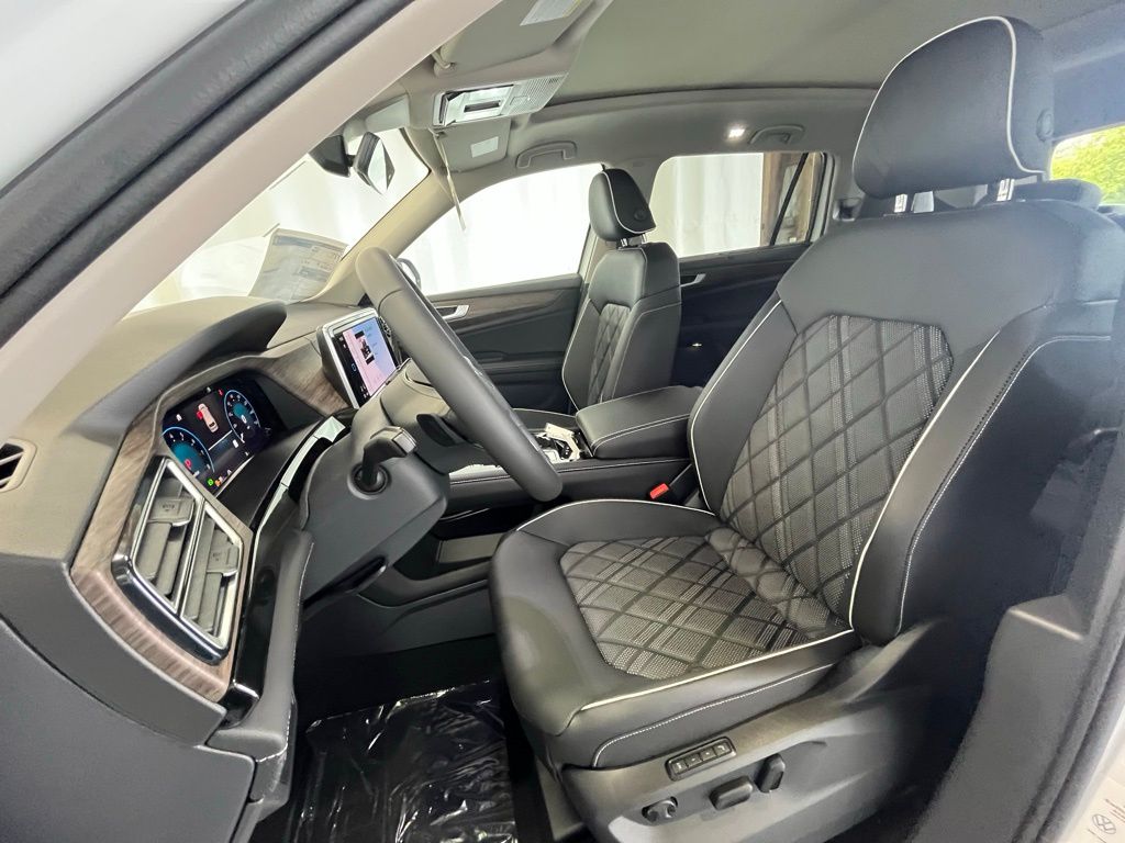 2025 Volkswagen Atlas SEL Premium R-Line photo 9