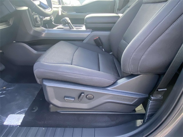 2025 Ford F-150 XLT photo 13