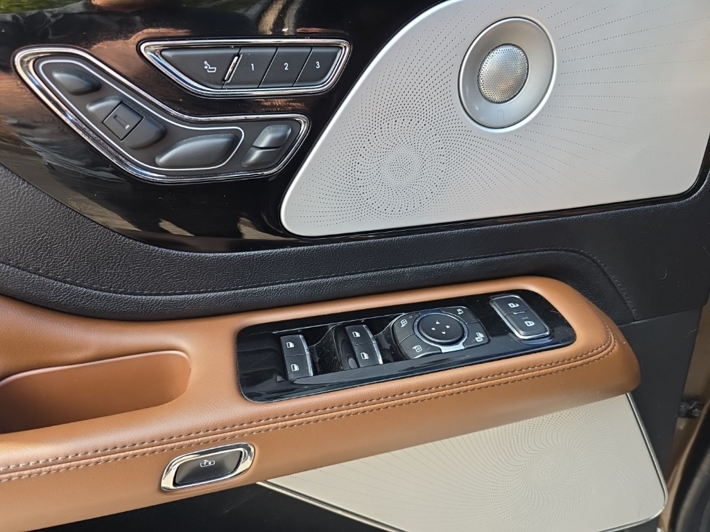2022 Lincoln Aviator Grand Touring photo 11