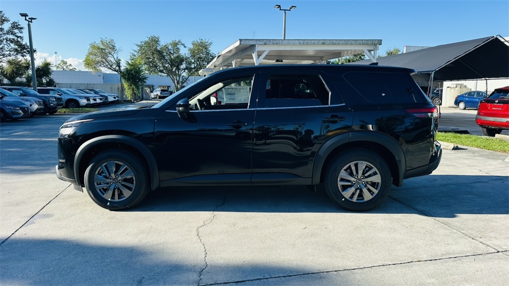 2025 Nissan Pathfinder S photo 4
