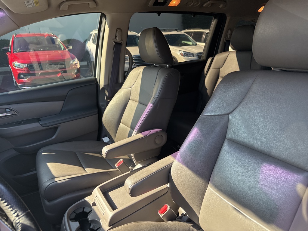 2016 Honda Odyssey Touring Elite photo 24