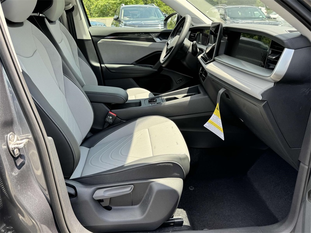 2025 Volkswagen Tiguan SE photo 15