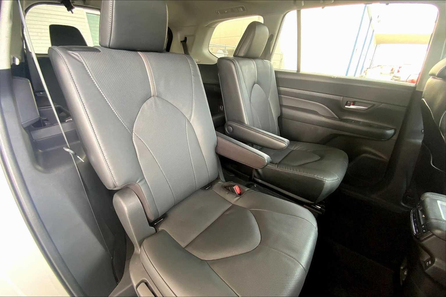 2024 Toyota Grand Highlander Platinum photo 17
