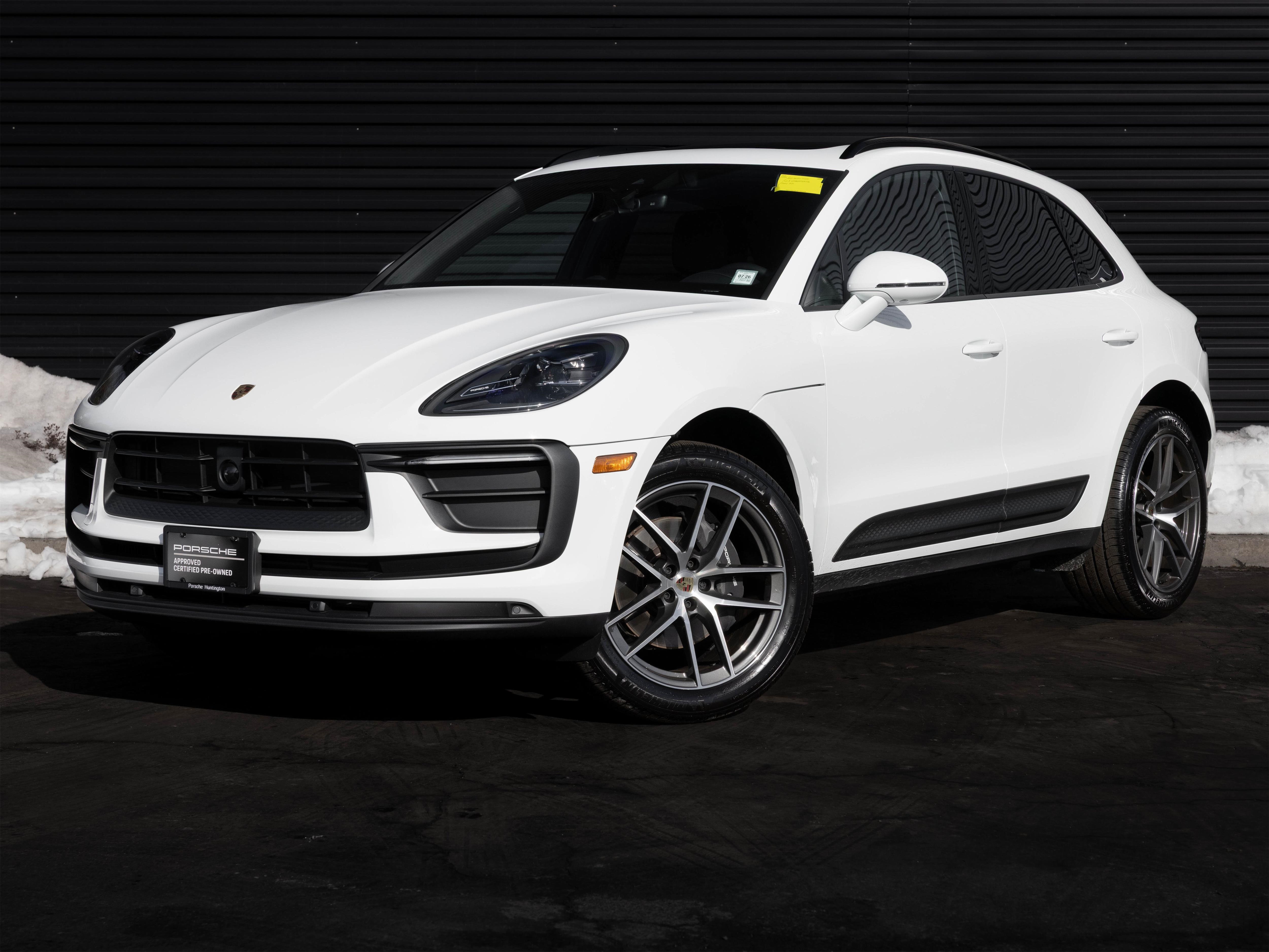 2025 Porsche Macan Base