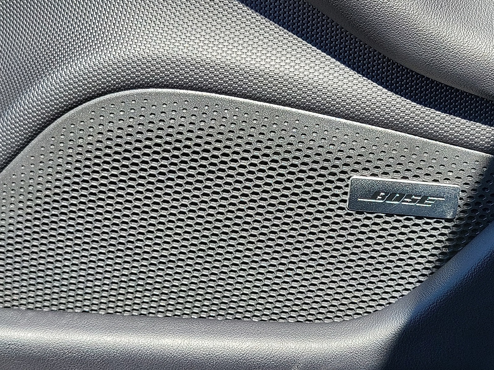 2025 Porsche Taycan photo 23