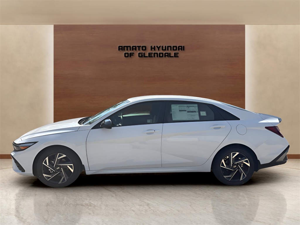 2025 Hyundai Elantra SEL Sport photo 2