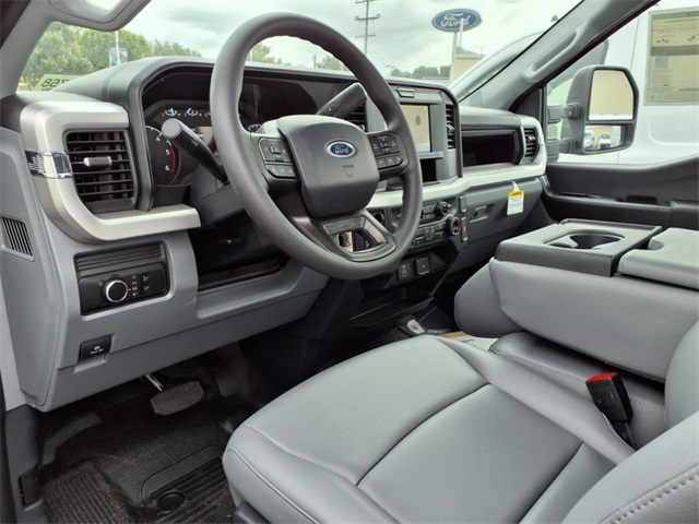 2025 Ford F-350 XL photo 4