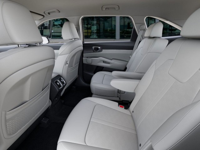 New 2025 Volcanic Sand Kia EX image 18