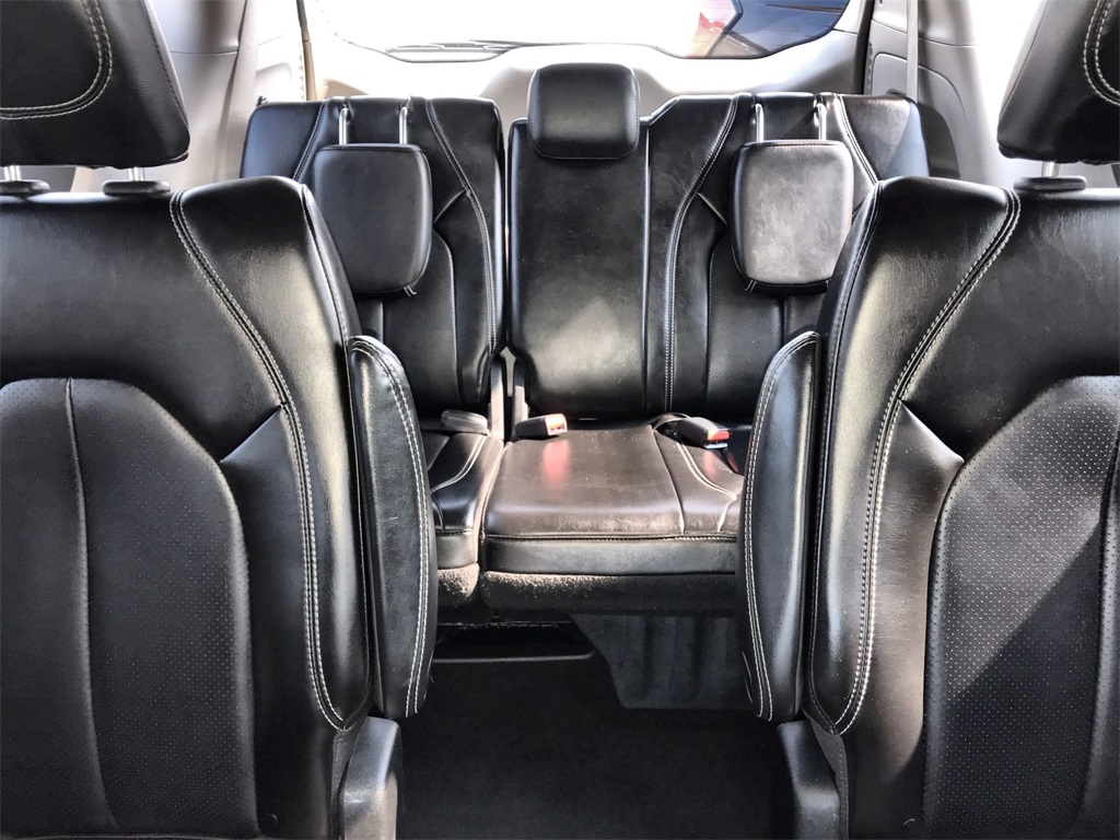 2023 Chrysler Pacifica Touring L photo 21