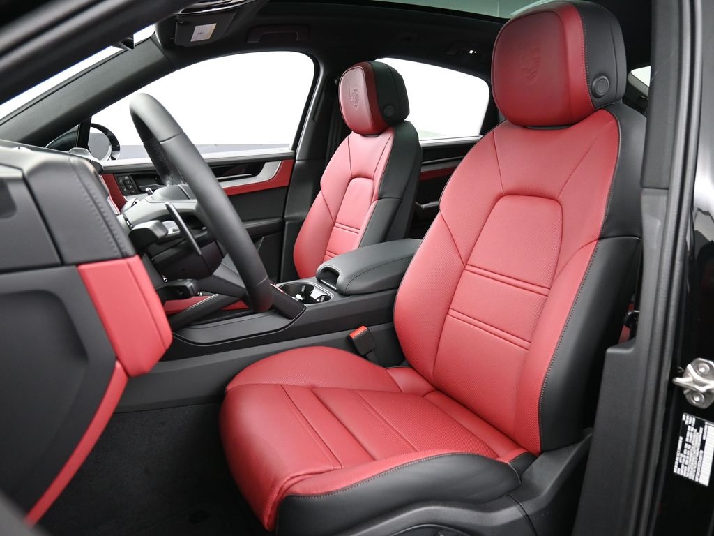 2026 Porsche Cayenne Coupe photo 4