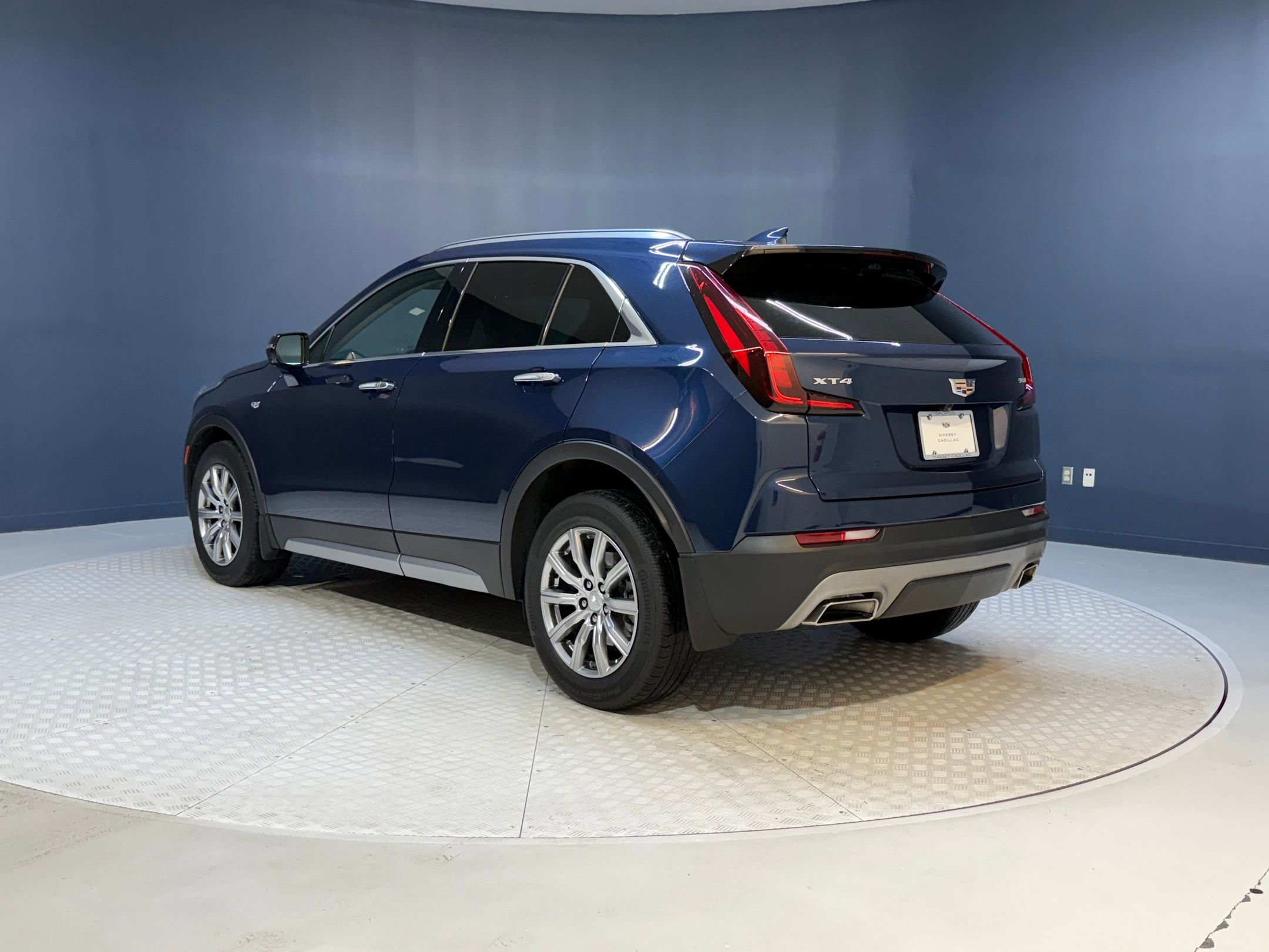 2022 Cadillac XT4 Premium Luxury photo 2
