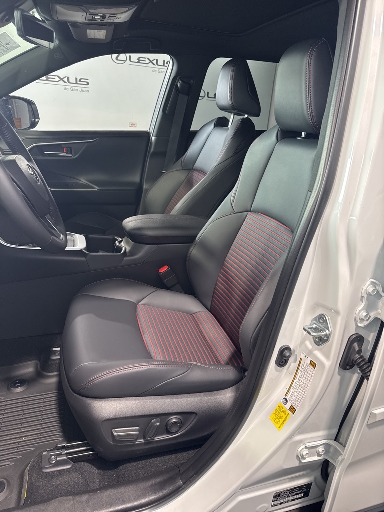 2025 Toyota RAV4 Hybrid XSE photo 31