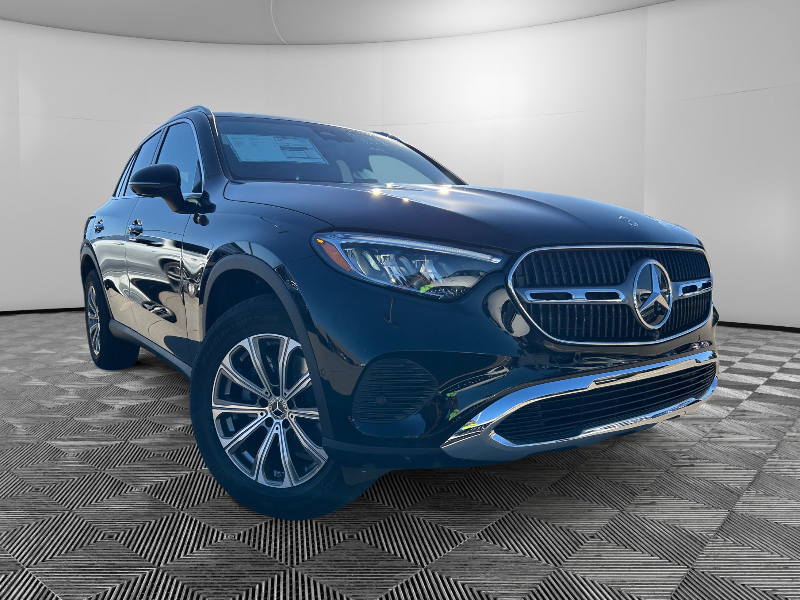 2026 Mercedes-Benz GLC Base's photo