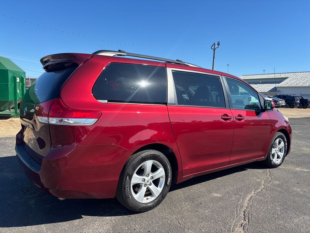 2011 Toyota Sienna Base photo 4