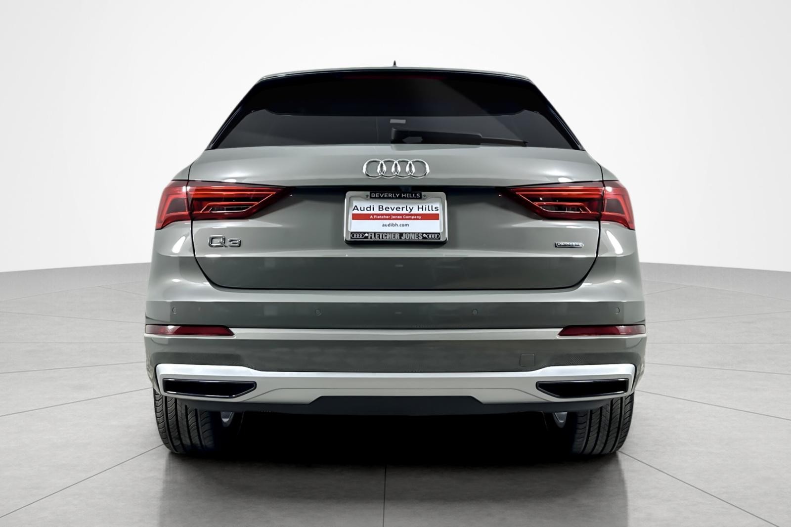 2022 Audi Q3 Premium 40 TFSI photo 4