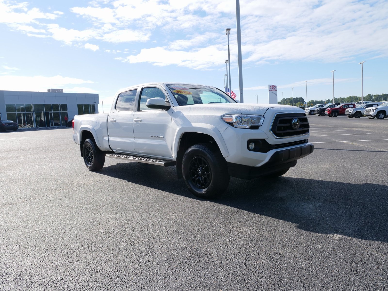2022 Toyota Tacoma SR5's photo