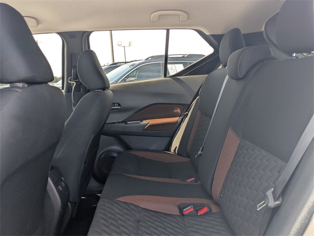 2022 Nissan Kicks SR photo 12