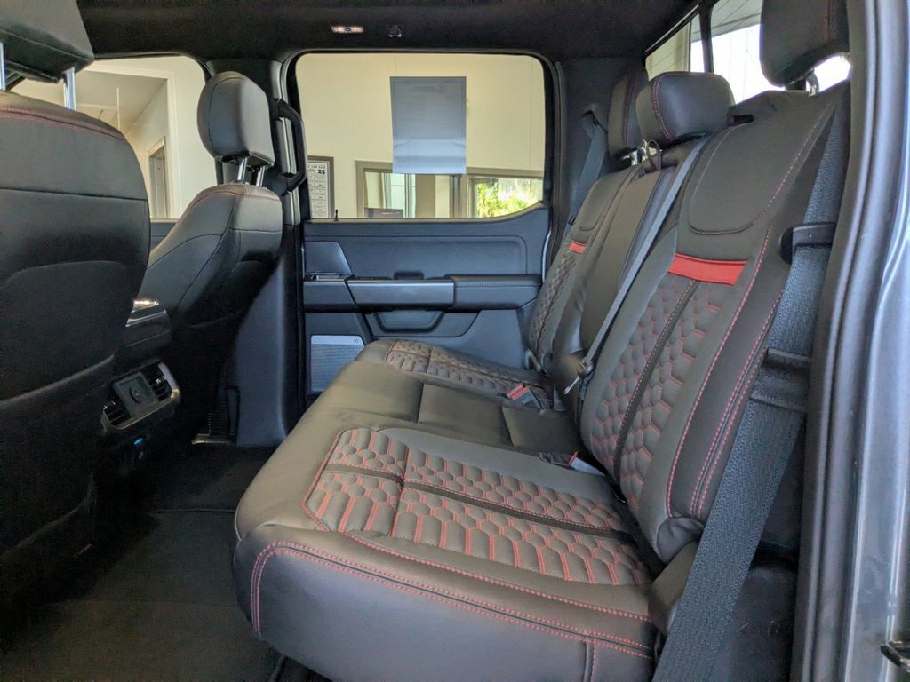 2025 Ford F-150 Lariat photo 14