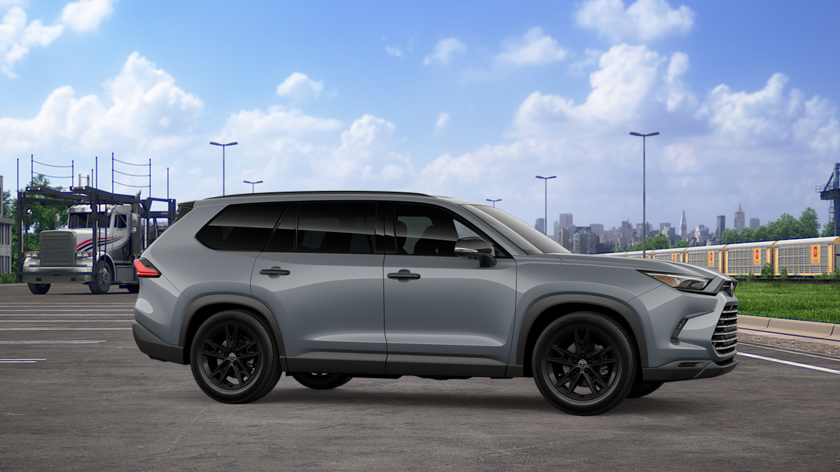 2026 Toyota Highlander Hybrid photo 13