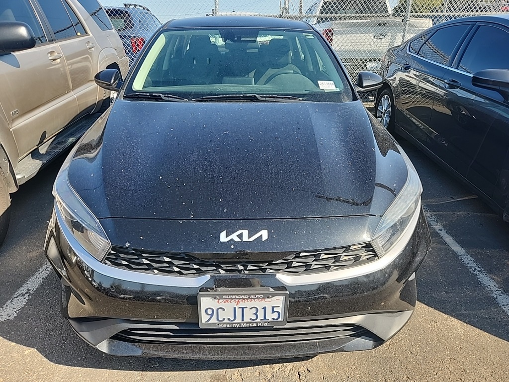 2022 Kia Forte LXS photo 2