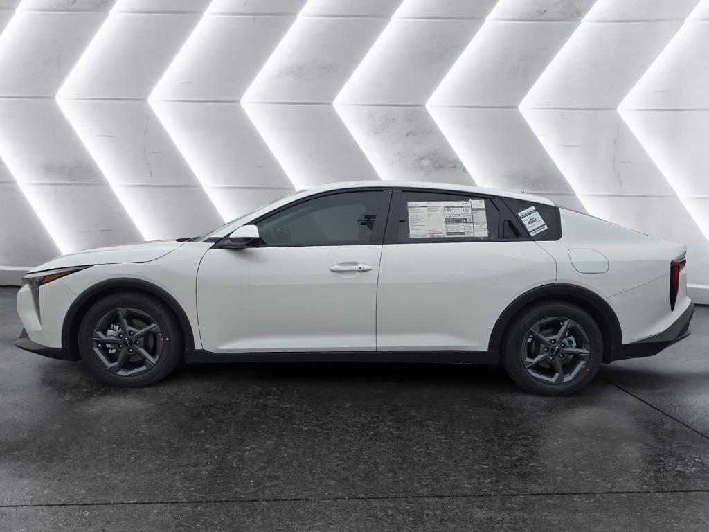2025 Kia K4 LXS photo 2