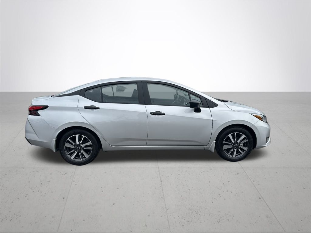 2025 Nissan Versa 1.6 S photo 6